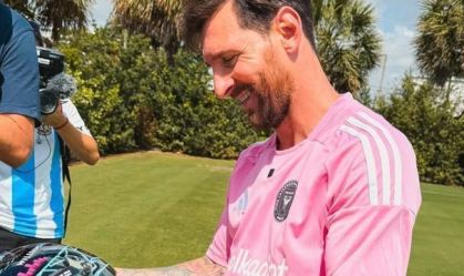 No Mundial, Messi ganha capacete de piloto da Fórmula 1