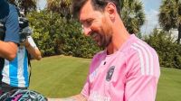 No Mundial, Messi ganha capacete de piloto da Fórmula 1