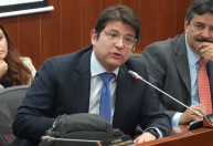 Atentado acende preocupação sobre democracia na Colômbia, diz professora