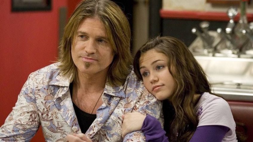 Billy Ray Cyrus e Miley Cyrus em "Hannah Montana" • Divulgação/Disney