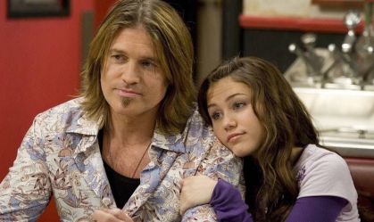 Miley Cyrus diz que levou culpa por "maconha do pai" no set da Disney