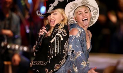 Miley Cyrus diz que gravadora barrou colaboração com Madonna; entenda