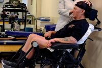 Mingau, do Ultraje a Rigor, mostra melhora dois anos após ser baleado