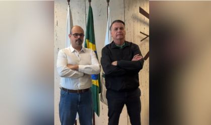 Bolsonaro dá medalha a Simões e sinaliza possível apoio ao governo de MG