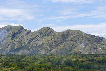 Esqueletos de 6 mil anos com linhagem humana inédita são descobertos