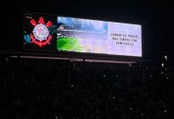 Corinthians usa telões da arena para abordar crise política: “Democracia”