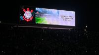 Corinthians usa telões da arena para abordar crise política: “Democracia”