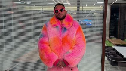 Neymar publicou foto de seu look rosa no Instagram