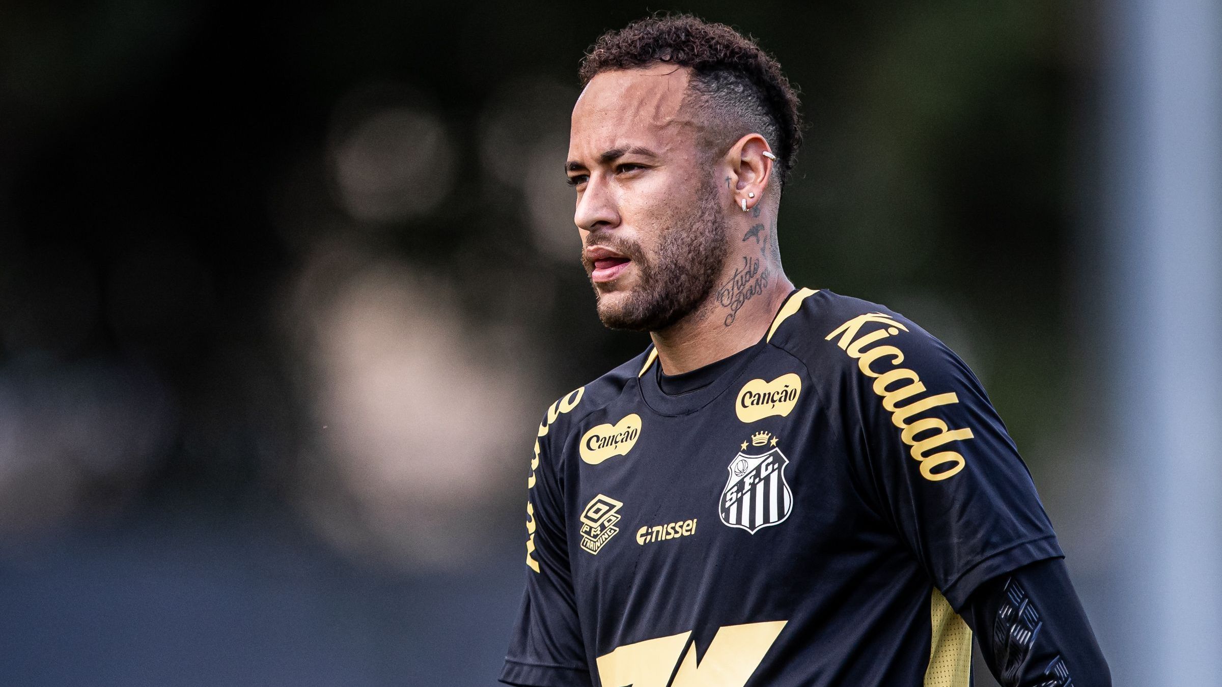 Neymar é liberado de treino do Santos para acompanhar nascimento da filha
