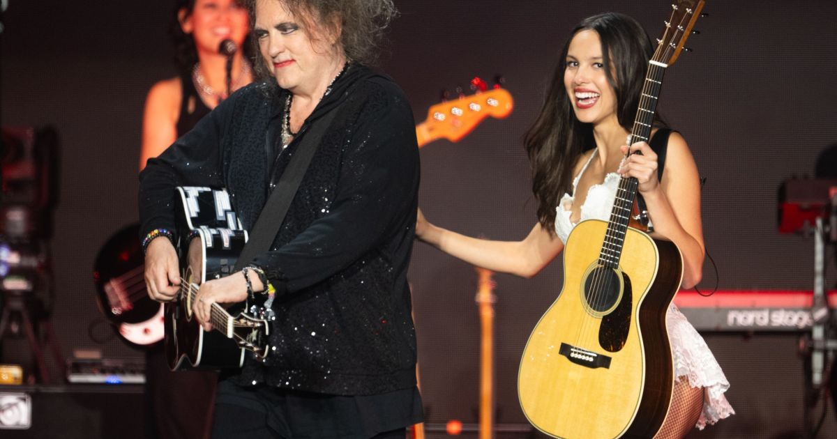 De surpresa, Olivia Rodrigo canta nova música ao lado de Robert Smith