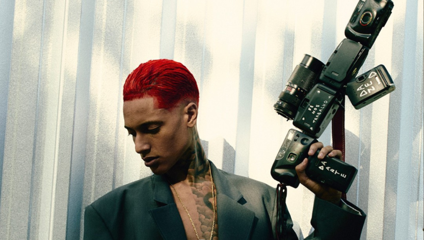 Rapper de 24 anos diz que não se considera herói em reportagem da revista britânica • Imagem: Divulgação/Redes Sociais