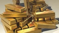 Ouro fecha em queda após atenuar perdas com tarifas de Trump
