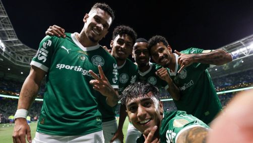 O jogador Facundo Torres, da SE Palmeiras, comemora seu gol contra a equipe do C Sporting Cristal, durante partida válida pela fase de grupos, da Copa Libertadores, na arena Allianz Parque