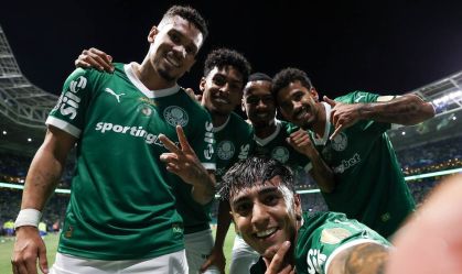 O jogador Facundo Torres, da SE Palmeiras, comemora seu gol contra a equipe do C Sporting Cristal, durante partida válida pela fase de grupos, da Copa Libertadores, na arena Allianz Parque