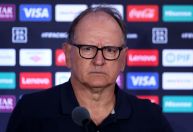 Elenco do Auckland City quer demissão do técnico dentista por gafe; entenda