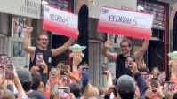 Concurso reúne sósias de Pedro Pascal em Nova York e elege vencedor; veja