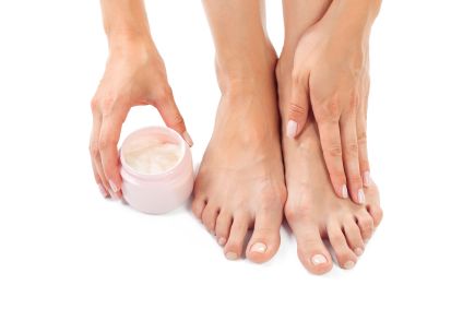 Veja como manter os pés hidratados no inverno