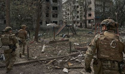 Rússia reuniu 110 mil soldados perto de cidade-chave na Ucrânia, diz chefe