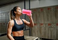 Pré-treinos funcionam mesmo? Conheça indicações e riscos desses produtos