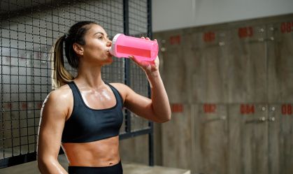 Pré-treinos funcionam mesmo? Conheça indicações e riscos desses produtos