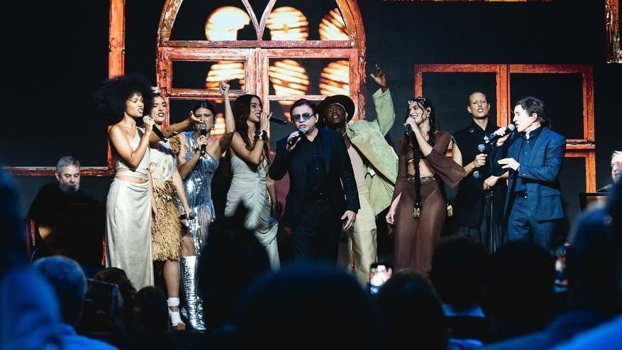 Além do anúncio dos vencedores, shows serão feitos pelos cantores do prêmio que interpretarão em grupos as músicas dos sertanejos homenageados pelo evento, Chitãozinho & Xororó
