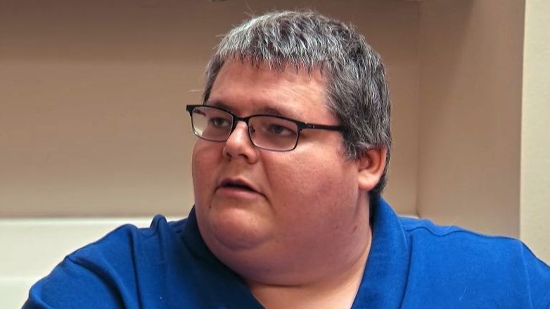 Com o auxílio do Dr. Now, médico do programa, ele entendeu que seu vício em comida tinha ligação com a morte precoce de sua mãe por problemas com a obesidade e a culpa de ser dependente do pai já idoso