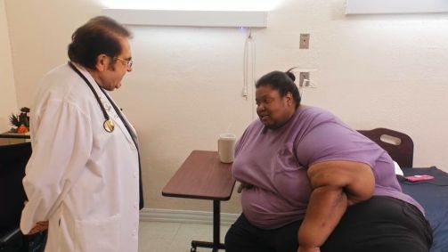 Com a ajuda do Dr. Now, Kelly precisou enfrentar seus traumas de infância como negligência materna e abuso sexual para controlar seu vício em comida