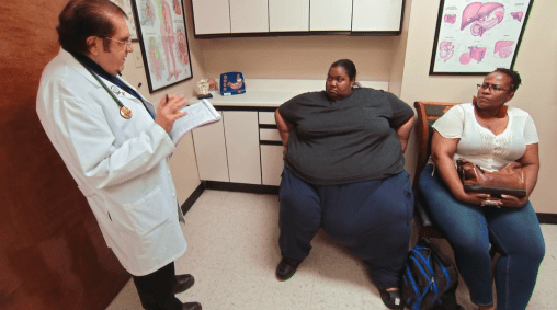 Com a ajuda do Dr. Now, Kelly precisou enfrentar seus traumas de infância como negligência materna e abuso sexual para controlar seu vício em comida