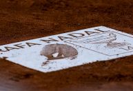 Antes da semifinal, Alcaraz fotografa "pegada" de Nadal em Roland Garros