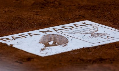 Antes da semifinal, Alcaraz fotografa "pegada" de Nadal em Roland Garros