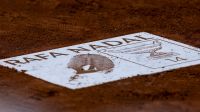 Antes da semifinal, Alcaraz fotografa "pegada" de Nadal em Roland Garros