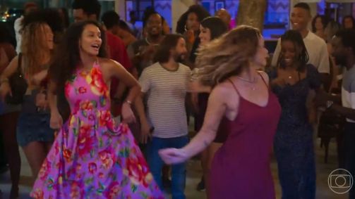 Raquel e Heleninha em duelo de samba