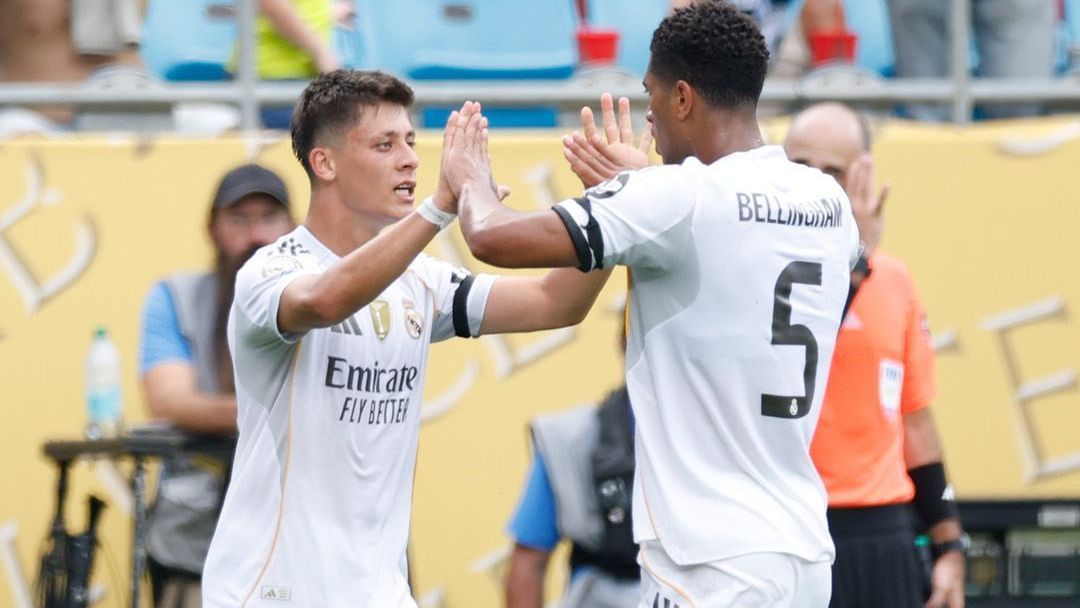 Arda Güler e Jude Bellingham comemoram gol do Real Madrid sobre o Pachuca