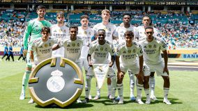 Time do Real Madrid posa para fotos antes do confronto com Al-Hilal
