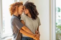 Relações amorosas ajudam a proteger o cérebro e a saúde mental