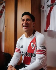 river-plate-nova-camisa-mundial-de-clubes Vídeo: jogador acerta arremesso do garrafão de defesa e decide jogo no último segundo