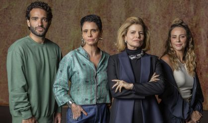 Afonso Roitman (Humberto Carrão), Celina (Malu Galli), Odete Roitman (Débora Bloch) e Heleninha (Paolla Oliveira)