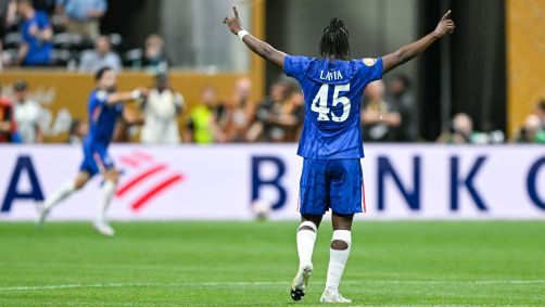 Romeo Lavia comemora gol do Chelsea sobre o Los Angeles FC na estreia do Mundial de Clubes