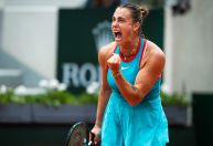 Sabalenka vence tetracampeã Swiatek e alcança final de Roland Garros