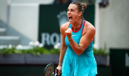 Sabalenka vence tetracampeã Swiatek e alcança final de Roland Garros