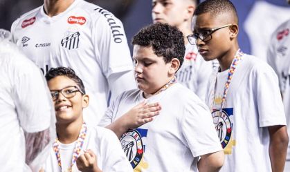 Santos realizou ação em prol da comunidade autista em abril deste ano