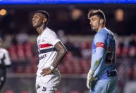 Em crise, São Paulo completa oito jogos seguidos com defesa vazada