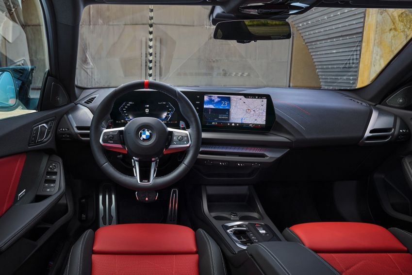 Interior tem opções de aquecimento de assento • BMW/Divulgação