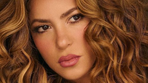 Shakira anuncia marca de beleza focada em produtos capilares