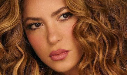 Shakira anuncia marca de beleza focada em produtos capilares