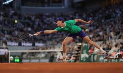 Sinner atropela Djokovic e enfrenta Alcaraz na final de Roland Garros