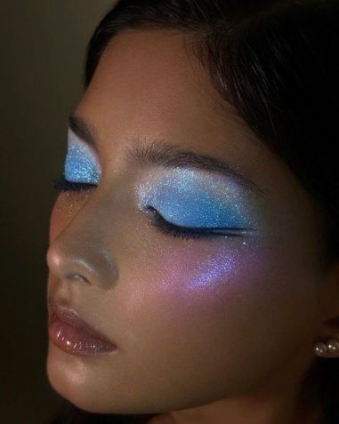 Sombra azul esfumada • Reprodução/Pinterest
