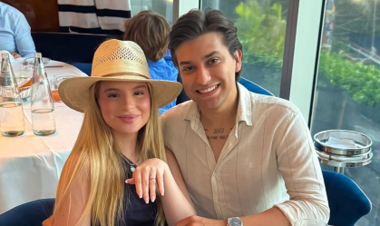 Sophia Valverde anuncia noivado com produtor após 3 meses de namoro