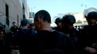 Equipe da CNN é detida em meio a protesto em Los Angeles; veja relato