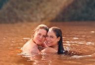 Após perderem bebês, Tati Machado e Lexa posam juntas em viagem